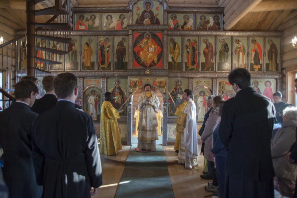 Литургия с епископом Нестором. Визит делегации католических приходов гг. Йер и Монжерона Литургия с епископом Нестором. Визит делегации католических приходов гг. Йер и Монжерона