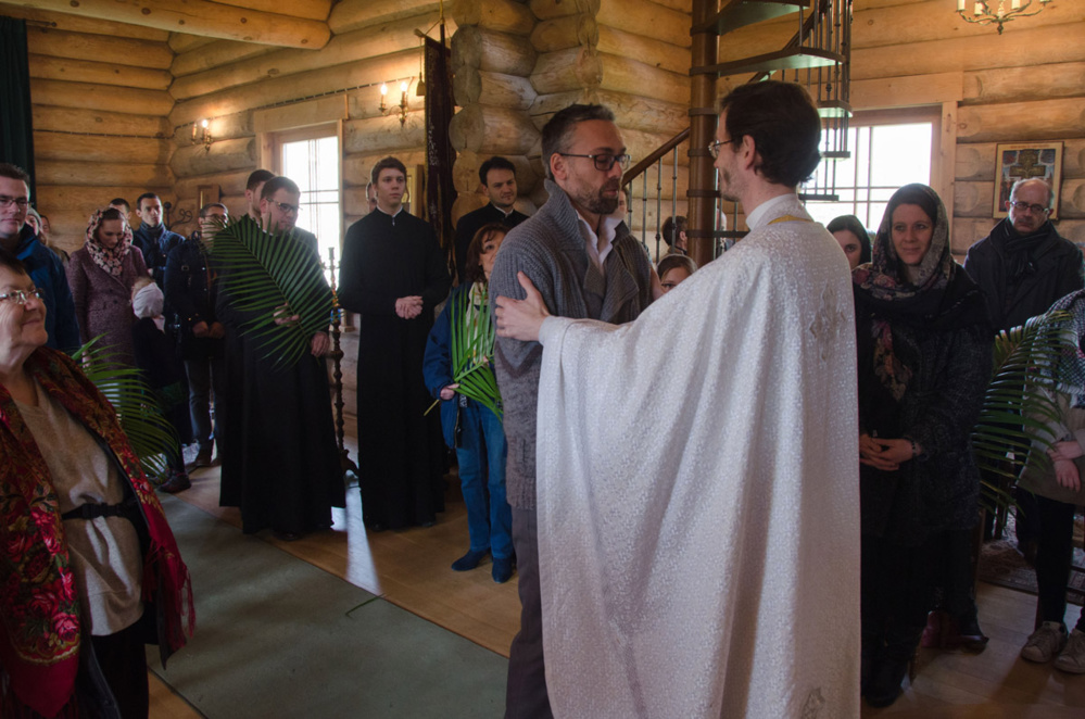 Три новых верных приняты в евхаристическое общение Три новых верных приняты в евхаристическое общение