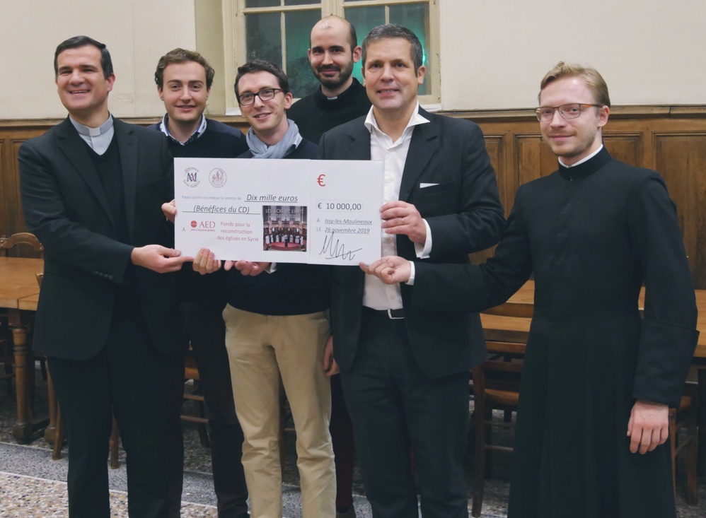 Вручение первого чека благотворительной организации «Помощь церкви в нужде» на восстановления церквей в Сирии. Вручение первого чека благотворительной организации «Помощь церкви в нужде» на восстановления церквей в Сирии.