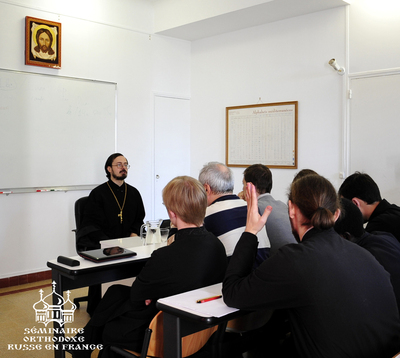 В семинарии состоялась лекция протоиерея Владимира Хулапа на тему «Пасхалия на Востоке и Западе»