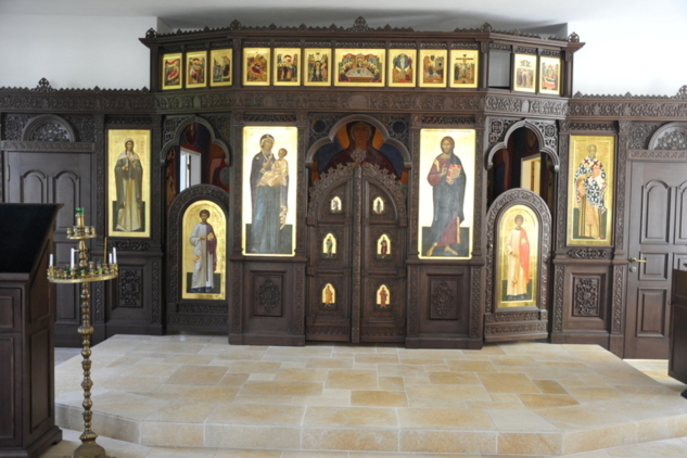 В семинарию доставлены иконы второго ряда иконостаса и царских врат для домового храма