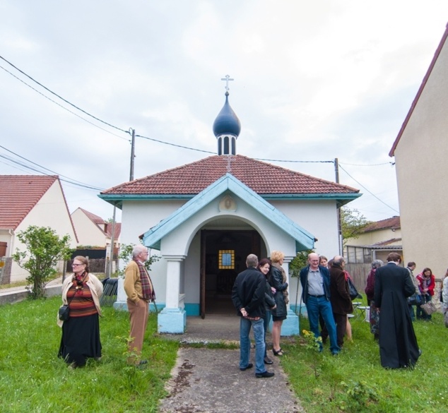 В день Святой Пасхи в русском храме в Шампань-сюр-Сен была совершена праздничная утреня В день Святой Пасхи в русском храме в Шампань-сюр-Сен была совершена праздничная утреня