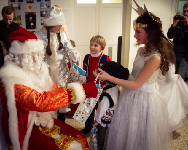 Рождественская елка для детей в семинарии Рождественская елка для детей в семинарии