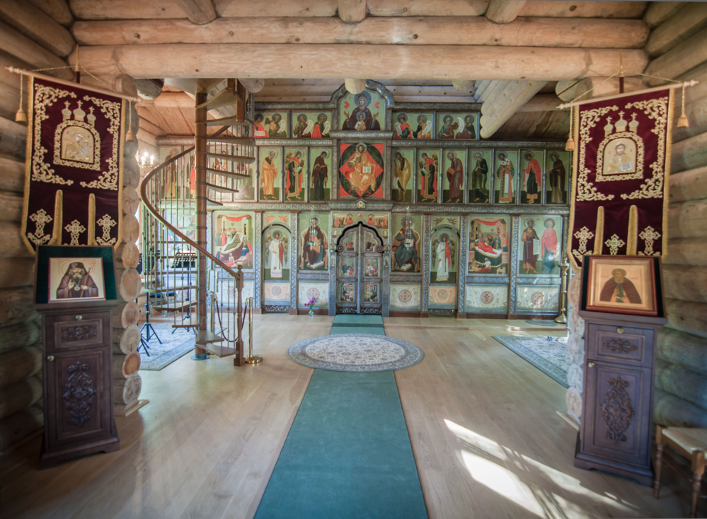 В деревянном храме установлена лестница на колокольню В деревянном храме установлена лестница на колокольню