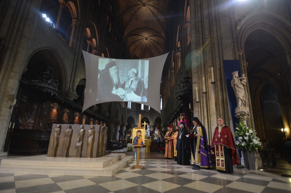Православная вечерня в соборе Парижской Богоматери Православная вечерня в соборе Парижской Богоматери