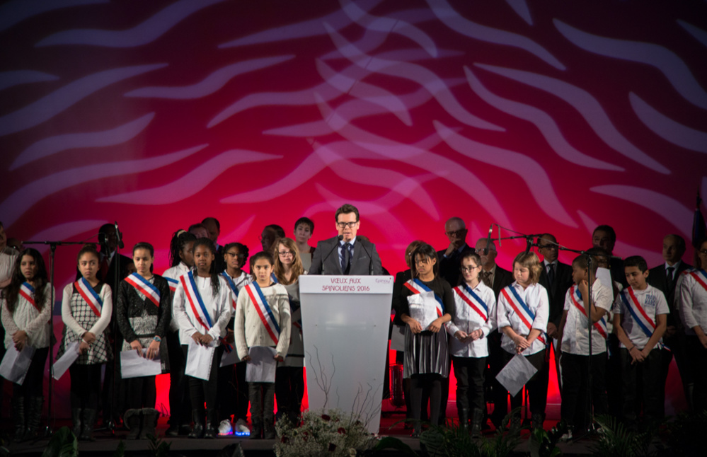 Новогодняя встреча жителей города Эпине-су-Сенар и поздравления со стороны мэра Новогодняя встреча жителей города Эпине-су-Сенар и поздравления со стороны мэра