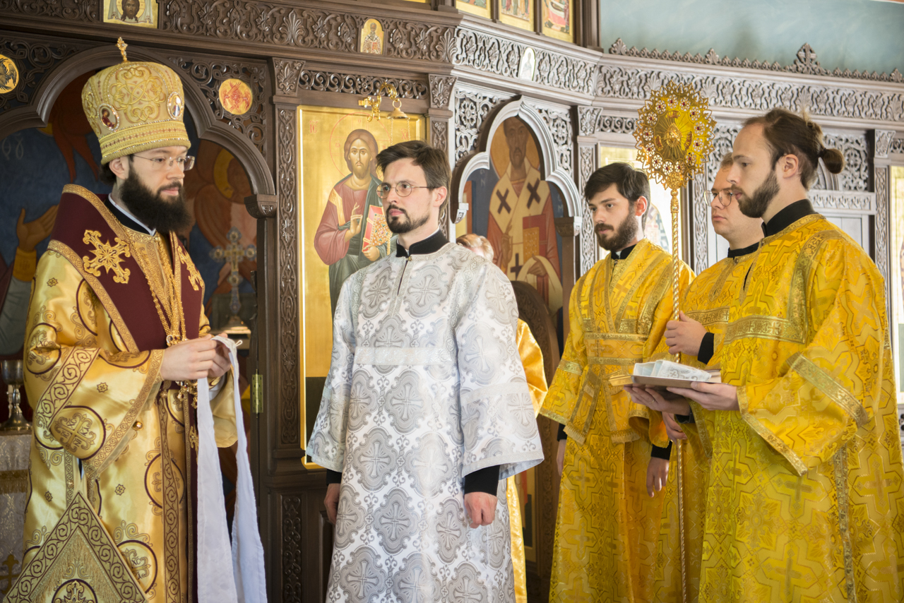 Хиротония что это в православии. Диакон митрополита Антония. Хиротония семи диаконов Стефан. Иеродиакон Ириней грибов. Диаконская хиротония.