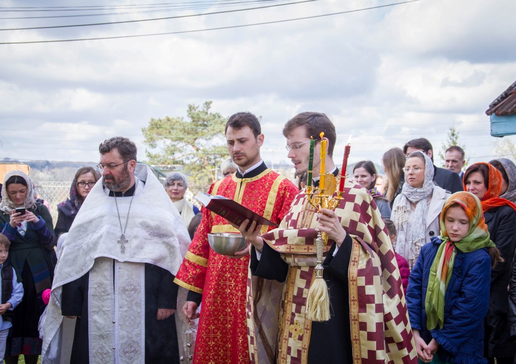 В день Пасхи в русском храме в Шампань-сюр-Сен было совершено праздничное богослужение